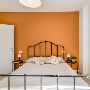 Family & Friends With Shared Bathroom Apartamento